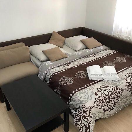 أوزهورود Gil Apartments, Квартира Студия В Самом Центре Пл Петефи المظهر الخارجي الصورة