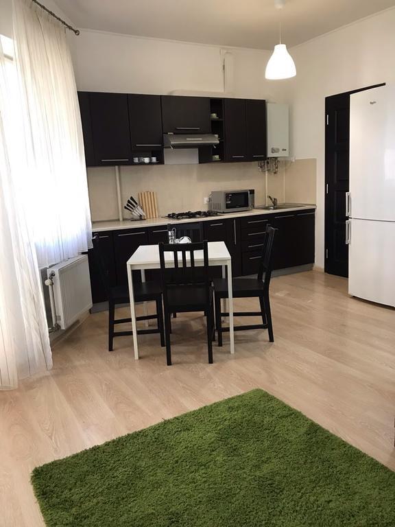 أوزهورود Gil Apartments, Квартира Студия В Самом Центре Пл Петефи المظهر الخارجي الصورة